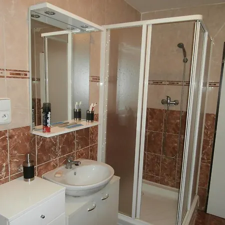 Jaro Apartment *