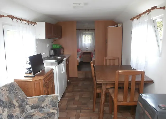 Jaro Хоцеради